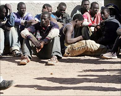 عمالة قسرية في العيون: استغلال الأفارقة غير النظاميين في أعمال النظافة ينتهك القانون المغربي والمواثيق الدولية.”