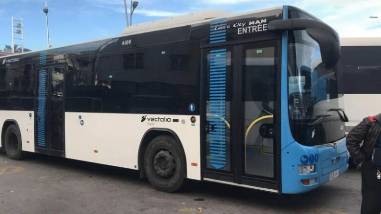 بني انصار: “حراك” يرشق حافلة “فيكتاليا” بالحجارة ويثير استياء الساكنة