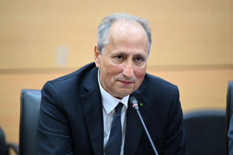 ملف التقاعد النسبي لأسباب صحية يعود إلى الواجهة.. برادة أمام مساءلة برلمانية