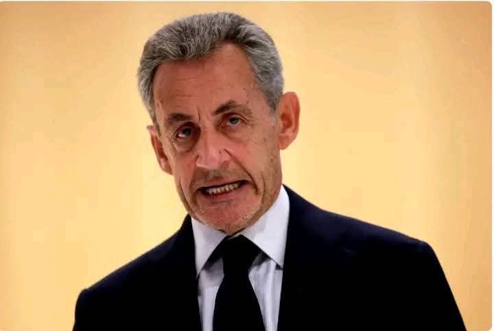 نيكولا ساركوزي يدخل السجن بتهمة التآمر الليبي