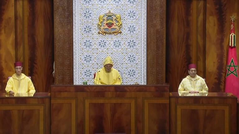 الملك محمد السادس يدعو إلى تعبئة شاملة لتحقيق العدالة الاجتماعية والمجالية: «كونوا في مستوى الثقة والمسؤولية»