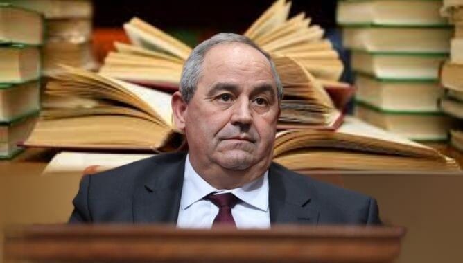 ميداوي يحسم الجدل: بحث الماستر باقٍ ولن يُلغى