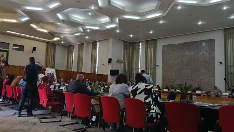 رغم سياسة العصا فالرويضة وهشاشة مجلس جماعة مكناس مرور الدورة العادية لأكتوبر2025