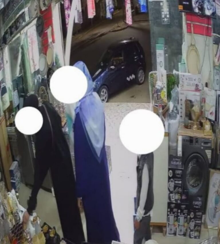 أزرو.. عصابة نسائية تستغل أطفالاً في سرقة محلات الملابس والبحث جارٍ عن المتورطين