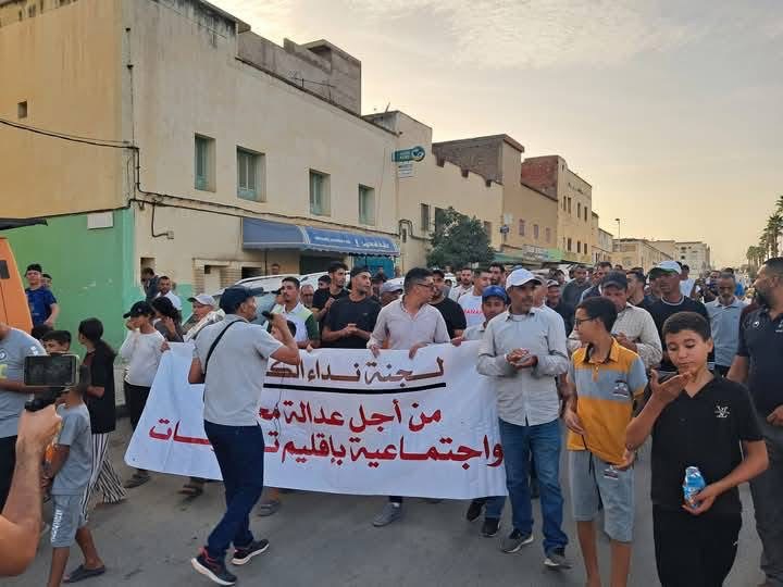 قرية با محمد.. مسيرة احتجاجية حاشدة تطالب بالكرامة والعدالة المجالية