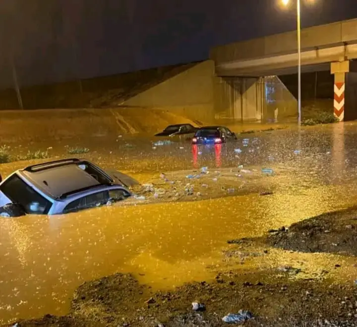 أمطار غزيرة تشلّ حركة السير وتُغرق الطرقات بإقليم الناظور