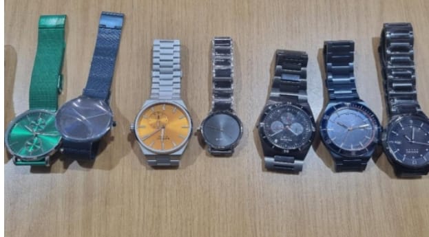 جمارك سلوان بالناظور تُعلن عن بيع بالمزاد العلني لـ198 ساعة يدوية جديدة بقيمة ضمان 16.500 درهم