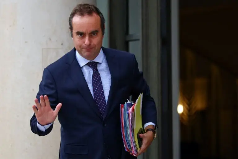 ماكرون يعيد الثقة في لوكورنو لتشكيل حكومة جديدة