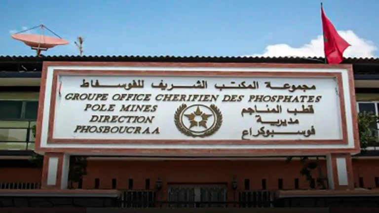 نقابة الفوسفاط تتهم إدارة فوسبوكراع بخرق الشراكة وتوتير الأجواء الاجتماعية