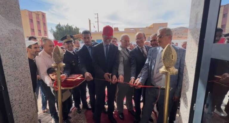 عامل إقليم الدريوش يعطي انطلاقة مشاريع طرقية جديدة بعدد من الجماعات القروية احتفاءً بذكرى المسيرة الخضراء