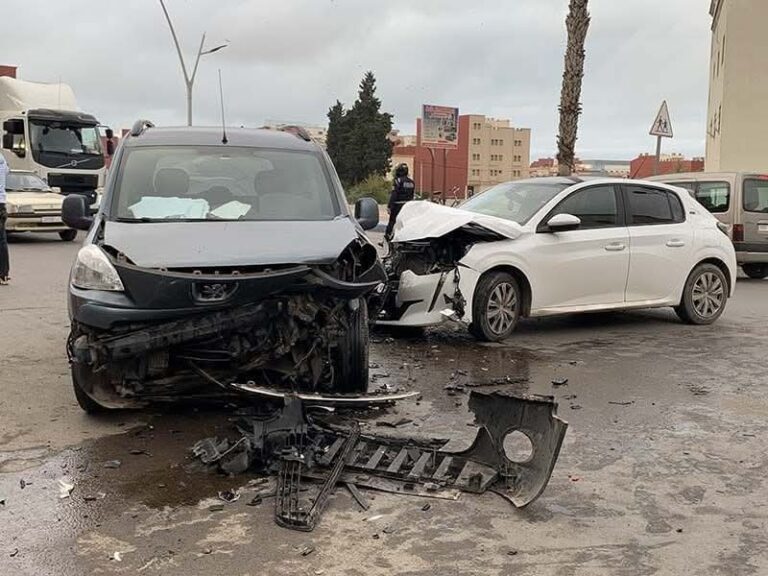 حادثة سير خطيرة بشارع محمد الخامس بالخميسات تخلف وفاة سيدة في عقدها الثالث شهد شارع