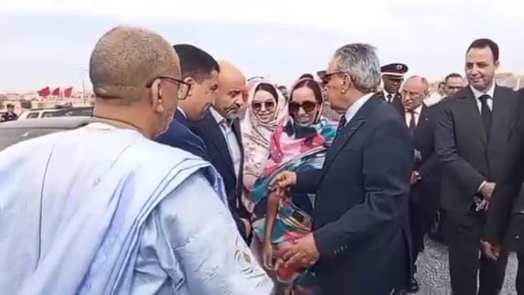 تصرف يثير الجدل في كليميم.. والي الجهة يتجاهل مصافحة منتخب خلال احتفالات المسيرة الخضراء