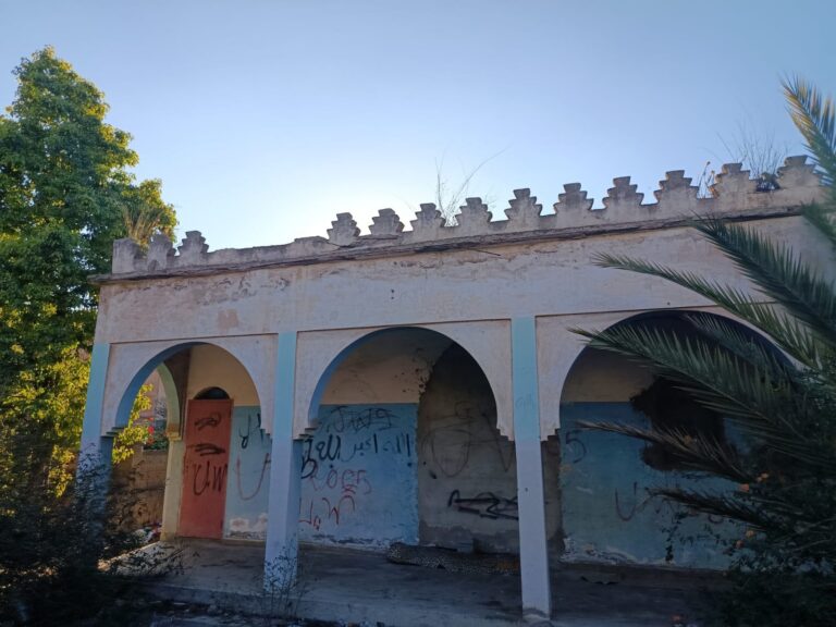 مدينة الدار البيضاء صرح تربوي يحتضر… من المسؤول عن إعدام مركب حي الإنارة بالعين الشق؟»