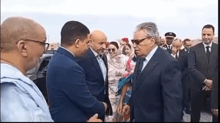 قبيلة دوبلال تنتفض بعد واقعة “مصافحة والي كلميم” وتعلن تضامنها مع النجامي