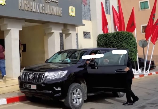 عون سلطة يثير الجدل بالعيون… اتهامات بالمنع التعسفي وتضييق على الصحفيين واستعمال الشطط في استعمال السلطة