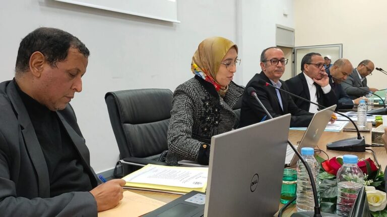 مجلس جماعة خنيفرة يصادق بإجماع الأعضاء الحاضرين على أبرز نقاط الدورة الإستثنائية لشهر نونبر 2025