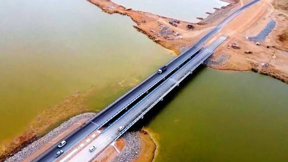 بـ1055 كيلومترًا وأطول جسر في المغرب.. الطريق السريع تزنيت–الداخلة يعزز البنية التحتية الوطنية