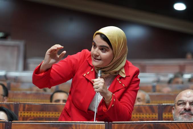 زينب السيمو تدافع عن السياسات الاجتماعية للحكومة وتبرز إنجازاتها التنموية