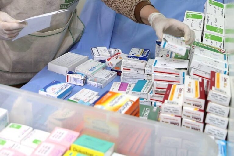 الصيادلة يدافعون عن كفاءاتهم ويردّون على انتقادات الأطباء بخصوص استبدال الأدوية