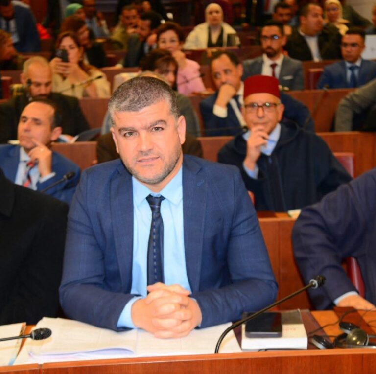 تنبيه إلى عامل عمالة المضيق-الفنيدق بخصوص منح تفويضات لأعضاء جماعيين مدانين في جرائم