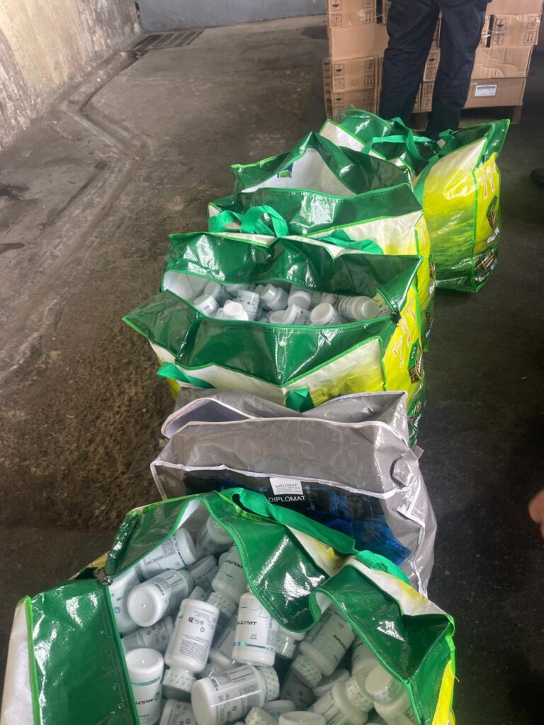 حجز كميات مهمة من “المعسل” ومكملات غذائية بميناء طنجة المتوسط