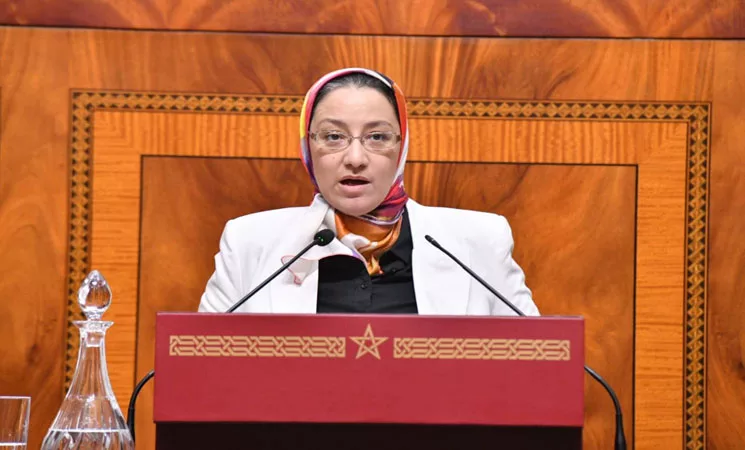 الزخنيني تنتقد “التوقيت الميسر”: خطوة تهدد مجانية الجامعة.