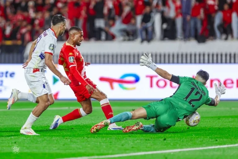 أولمبيك آسفي يقصي الوداد ويتأهل إلى نصف نهائي كأس الكاف في مباراة مثيرة