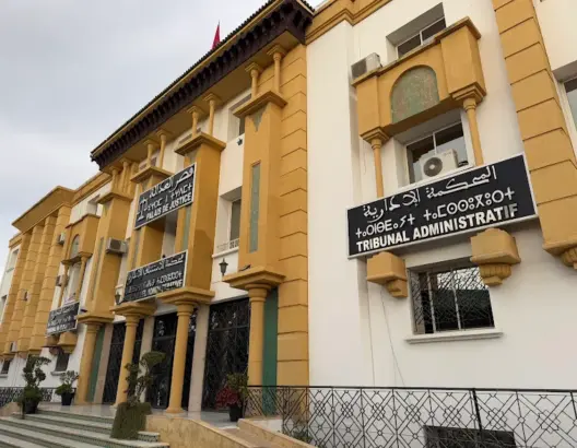 القضاء الإداري يعمّق التحقيق في نزاع ضريبي بين شركة عقارية وجماعة الهراويين