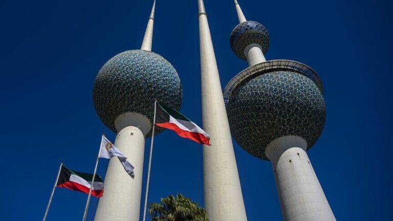 الكويت تعلن التصدي لهجمات صاروخية وطائرات مسيرة وسط تصاعد التوتر بالمنطقة