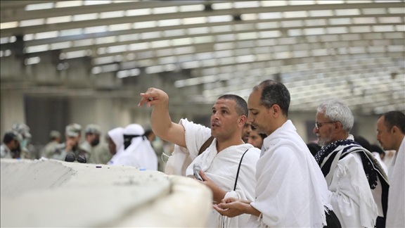 حجاج بيت الله الحرام يختتمون مناسك الحج برمي الجمرات في آخر أيام التشريق