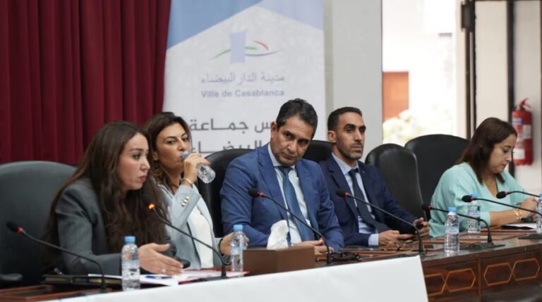 مجلس الدار البيضاء على صفيح ساخن.. تبادل اتهامات يجرّ مطالب بفتح تحقيق قضائي
