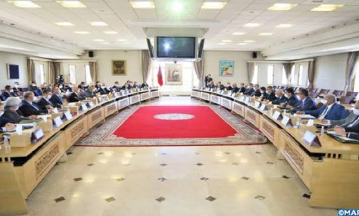 وزير الداخلية يطلق مشاورات سياسية استعداداً لانتخابات 2026