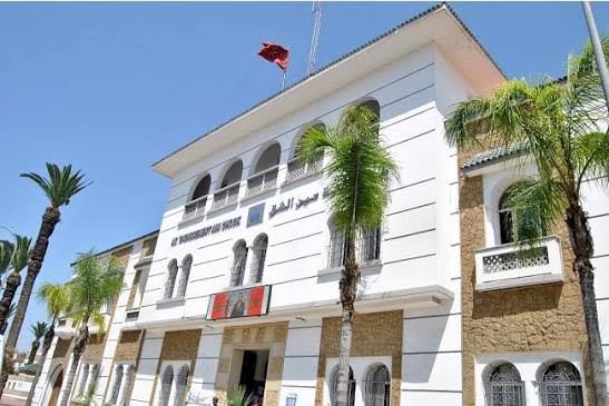 غياب المستشارين يربك أشغال دورة عين الشق ويؤجل ملفات تنموية إلى موعد حاسم