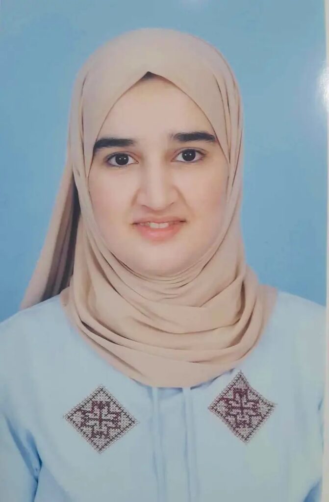 التلميذة ياسمينة أوطاح تتوج الأولى إقليمياً في امتحانات البكالوريا بالحسيمة