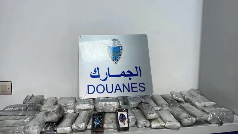 إحباط تهريب أزيد من 27 كيلوغراماً من الشيرا بباب سبتة تزامناً مع مباراة المنتخب المغربي