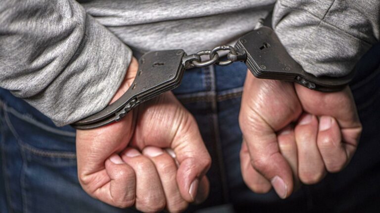 توقيف 11 مبحوثاً عنهم دولياً ووطنياً في عمليات أمنية متزامنة بطنجة ومراكش