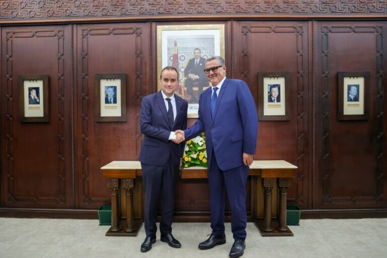 أخنوش يستقبل الوزير الأول الفرنسي بالرباط.. مباحثات لتعزيز الشراكة الاستراتيجية بين المغرب وفرنسا