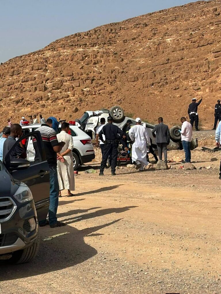 فاجعة على مشارف طاطا.. مصرع خمسة أشخاص وإصابة آخرين في انقلاب سيارة أجرة بعد محاولة تجاوز