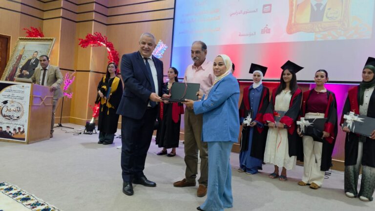 تحت إشراف السيد عامل إقليم خنيفرة ، المديرية الإقليمية للتربية الوطنية بخنيفرة تحتفي بالمتفوقين في حفل التميز للموسم الدراسي 2025-2026