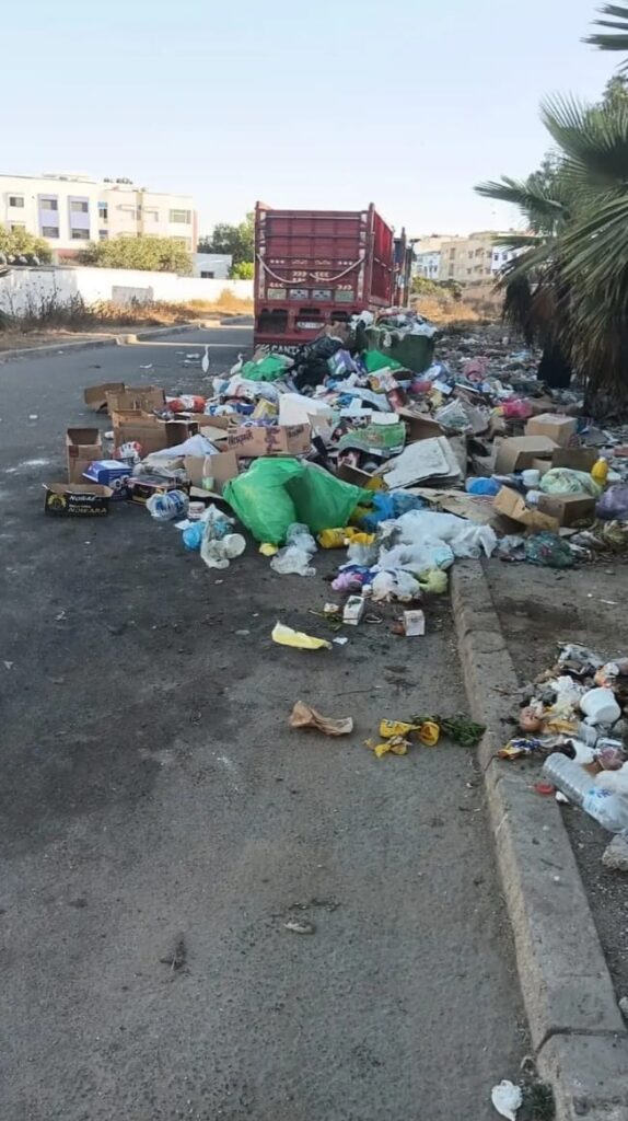 الأزبال تحاصر الوليدية وتستقبل المصطافين بالروائح الكريهة