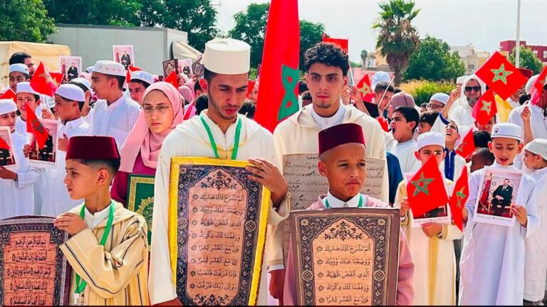 تيفلت.. موكب قرآني مهيب يجوب شوارع المدينة احتفاءً بختم طلبة كتاب مسجد القدس للقرآن الكريم