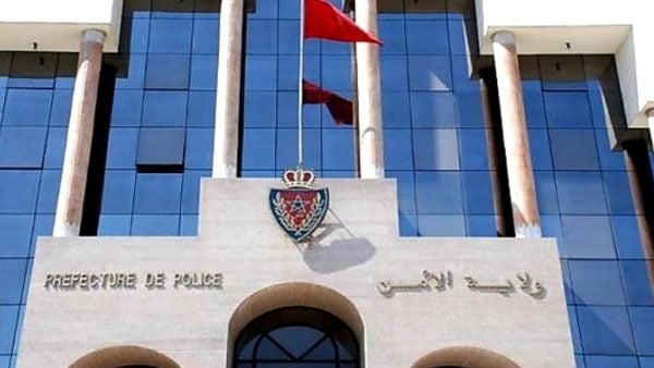 أمن البيضاء يوقف مشتبهاً فيه احتجز سيدتين واعتدى جنسياً على إحداهما وحاول إضرام النار بمنزله
