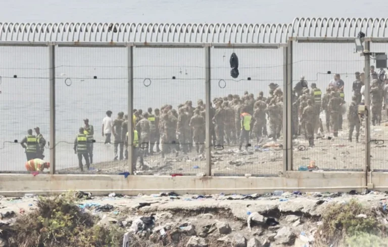 الشرطة الإسبانية: عودة أكثر من 73 ألف مهاجر إلى المغرب وتقديرات تشير إلى دخول 80 ألف شخص إلى سبتة