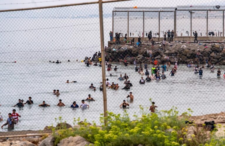 القضاء الإسباني يوسع تحقيقاته في أحداث سبتة ويبحث عن تحذيرات استخباراتية سبقت العبور الجماعي يقين 24