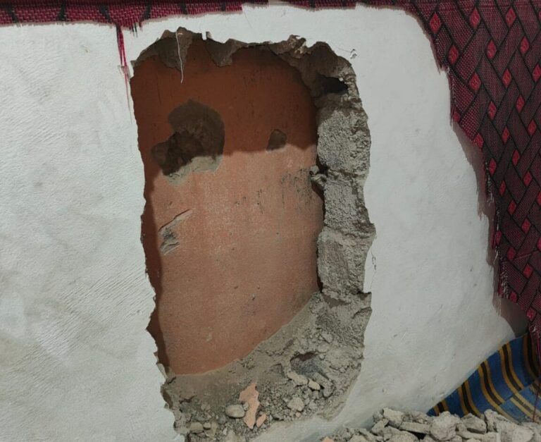 آيت أورير.. مجهولون يخترقون جدار مسجد في محاولة للوصول إلى محل لبيع الهواتف
