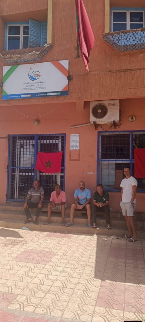 دمنات إقليم أزيلال .. الجمعية المغربية لحقوق الإنسان تحتج باعتصام أمام مقر الشركة الجهوية متعددة الخدمات بسبب انقطاع الماء