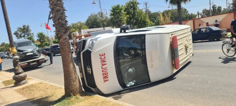 الخميسات.. إصابة شخص في حادثة اصطدام بين سيارة خفيفة وسيارة إسعاف بشارع ابن سينا