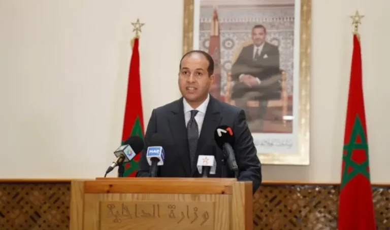 وزارة الداخلية تحذر من دعوات العبور الجماعي نحو سبتة ومليلية وتعلن توقيف مشتبه فيهم بالتحريض