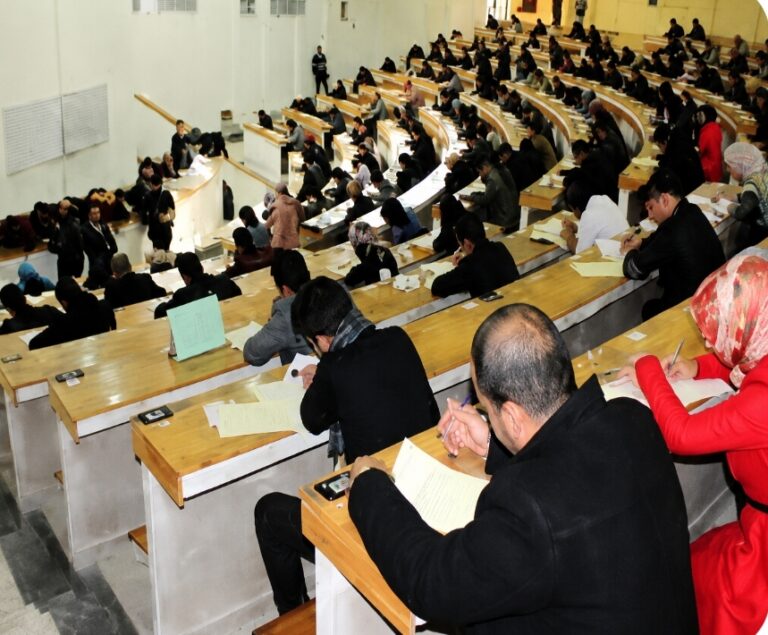 موظفون وأجراء يصعّدون ضد رسوم “التوقيت الميسر” ويعلنون وقفة وطنية أمام استمرار الجدل حول مجانية التعليم