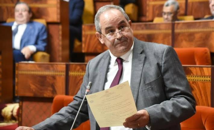 العصبة المغربية للدفاع عن حقوق الإنسان تطالب بوقف رسوم الماستر والدكتوراه وتحذر من المساس بتكافؤ الفرص
